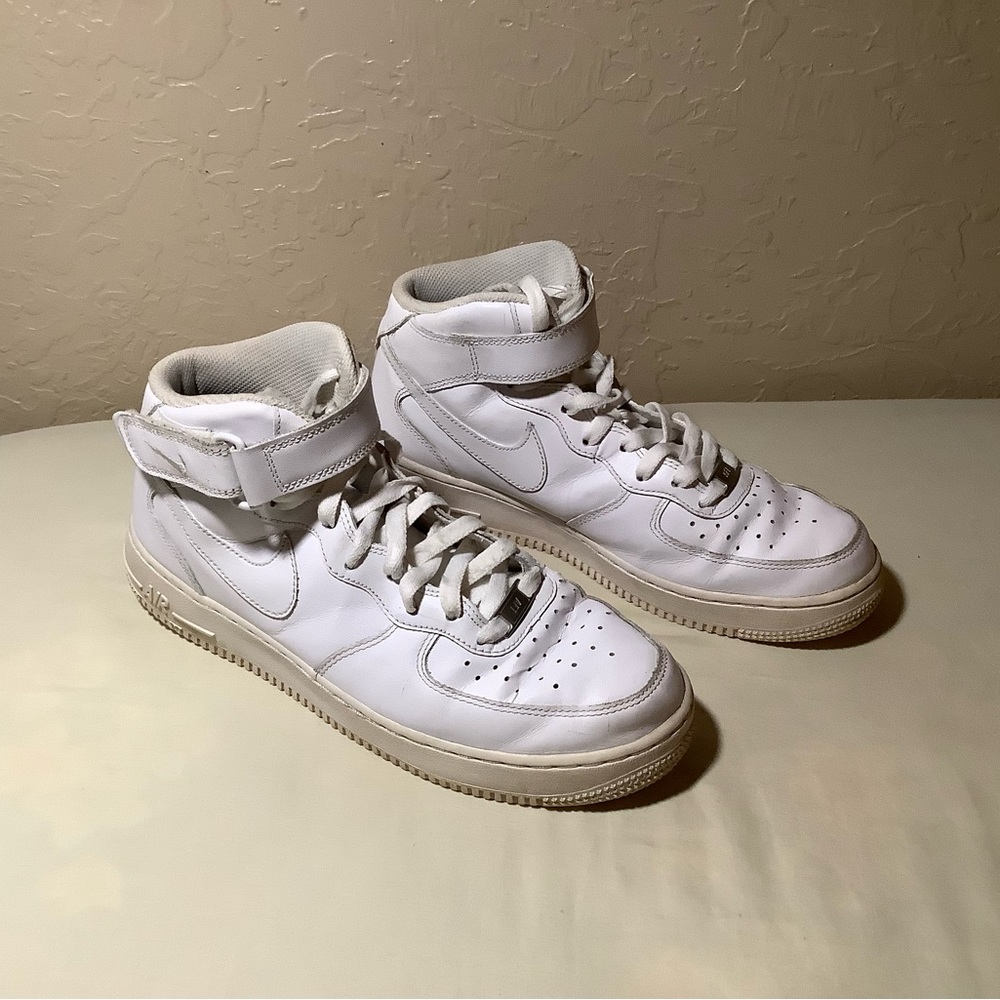 Men’s Nike AF1 Mid Shoes